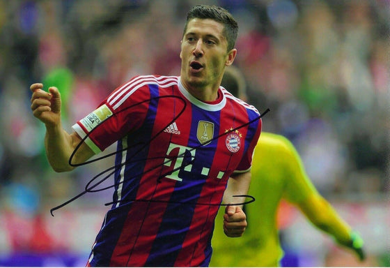 Robert Lewandowski SIGNED 12X8 PHOTO BAYERN MUNICH Autogramm AFTAL COA (1932)