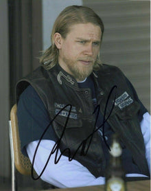  Charlie Hunnam Signed 10X8 Foto Sons of Anarchy Genuine Autograph AFTAL COA 7303