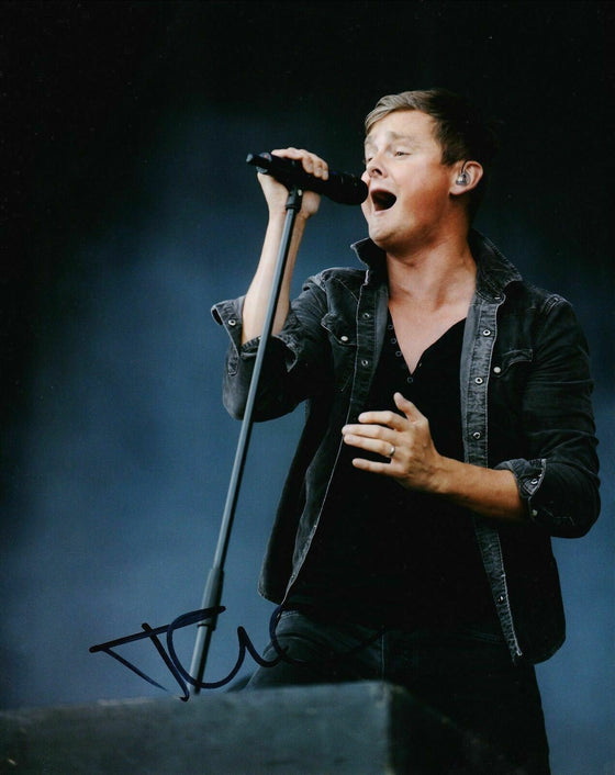 Tom Chaplin SIGNED 10X8 Photo KEANE Genuine Signature AFTAL COA (A9)
