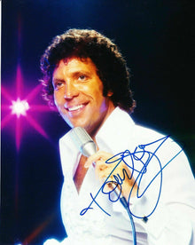  Tom JONES SIGNED 10X8 Photo Genuine Signature AFTAL COA (A2)