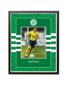  Henrik Larsson Signed & FRAMED 10X8 Photo Celtic F.C. AFTAL COA (G)