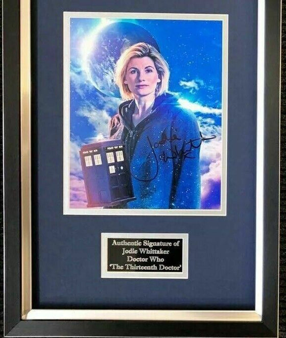 Jodie Whittaker SIGNED & FRAMED 10X8 Photo Dr Who Signed AFTAL COA (B)