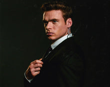  Richard Madden Signed 10X8 Photo Bodyguard Genuine Autograph AFTAL COA (B)