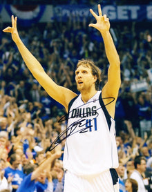  Dirk Nowitzki SIGNED 10X8 PHOTO Dallas Mavericks AFTAL COA (D)