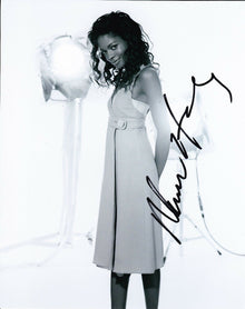  Naomie Harris Signed 10X8 Photo SEXY IMAGE AFTAL COA (7463)