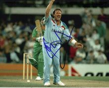  Ian Botham Signed 10X8 Photo England Cricket Legend AFTAL COA (2517)
