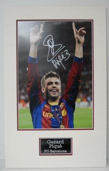  Gerard Pique Signed 18X12 Photo Mount Display Barcelona AUTOGRAPH AFTAL COA (C)