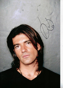  Antonio Banderas Signed 12X8 Photo GENUINE SIGNATURE AFTAL COA (5275)
