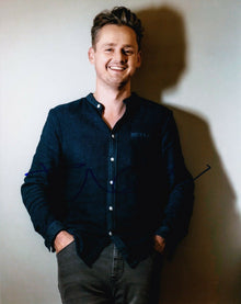  Tom Chaplin SIGNED 10X8 Photo KEANE Genuine Signature AFTAL COA (A8)