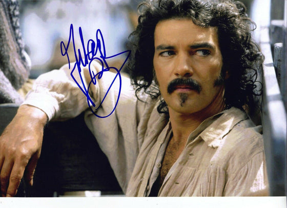 Antonio Banderas Signed 12X8 Photo RARE FULL SIGNATURE AFTAL COA (5471)