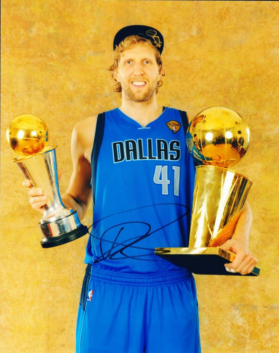 Dirk Nowitzki SIGNED 10X8 PHOTO Dallas Mavericks AFTAL COA (E)