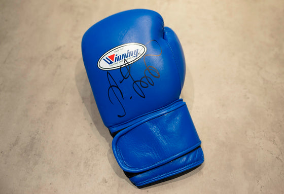 Oleksandr Usyk Signed Boxing Glove AFTAL COA (B)