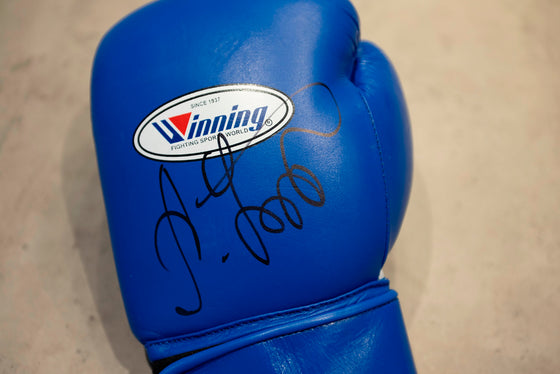 Oleksandr Usyk Signed Boxing Glove AFTAL COA (B)