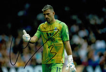  Vicente Guaita Signed Crystal Palace F.C. Genuine Signature AFTAL COA (1447)