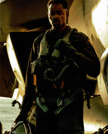 Jay Ellis SIGNED 10X8 Photo Top Gun: Maverick Photo AFTAL COA (7211)