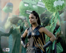  Tessa Thompson SIGNED 10X8 PHOTO Thor BAS COA (7207)