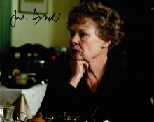  Judi Dench SIGNED 10X8 PHOTO Philomena AFTAL COA (7330)