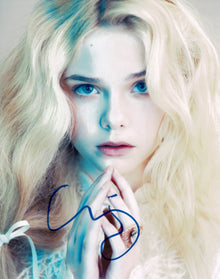  Elle Fanning SIGNED 10X8 Photo AFTAL COA (5520)