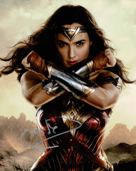 Gal Gadot Signed 10X8 Photo Wonder Woman Beckett Authentication Services BAS (C)