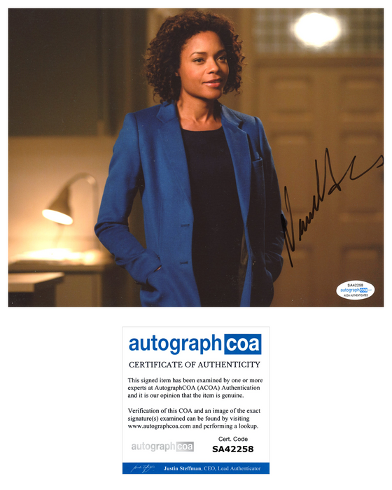 Naomie Harris SIGNED SPECTRE 10X8 Photo SEXY IMAGE ACOA TPA (7428)